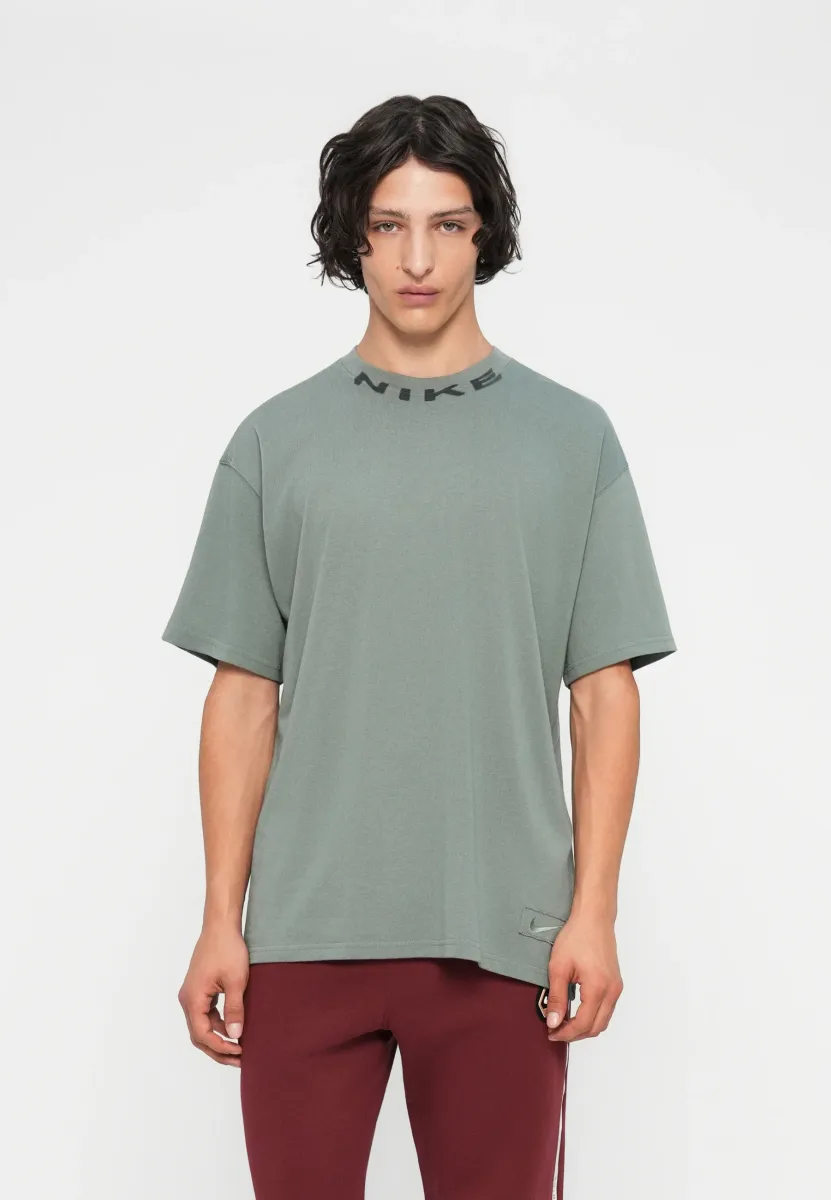TEE COLLAR PRINT - T-Shirt print - clay green