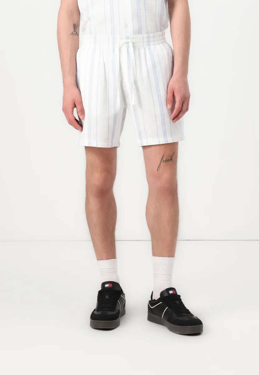 TEXTURED BEACH - Shorts - ancient white