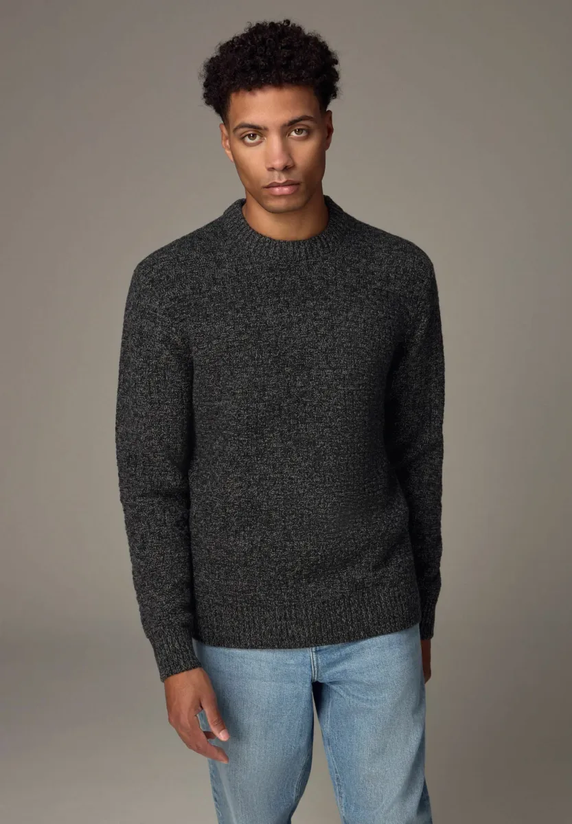 TEXTURED-REGULAR FIT - Strickpullover - black