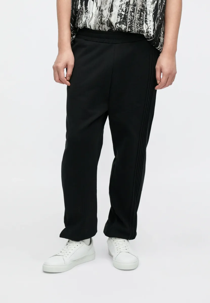 THE CLEAN CAPSULE PANTS - Jogginghose - black