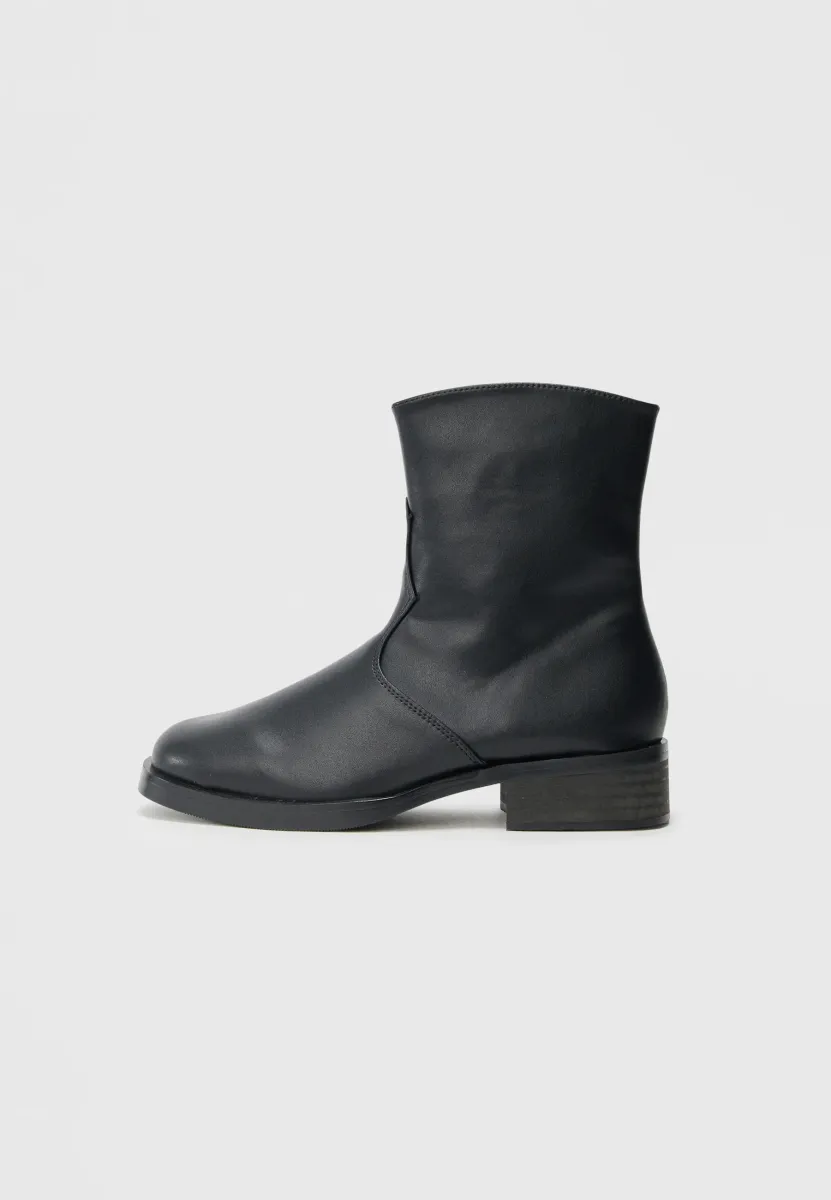 THE LOYALIST - Stiefelette - black