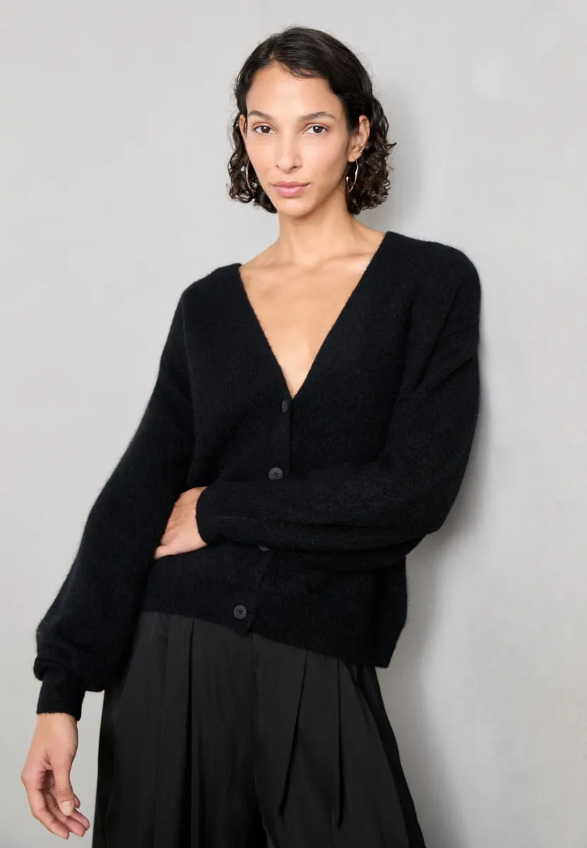 THORA V-NECK - Strickjacke - black