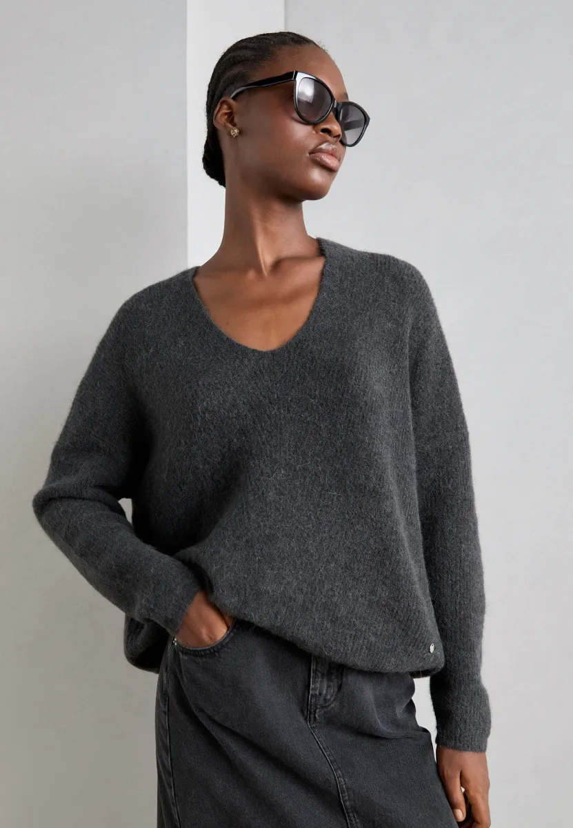 THORA V-NECK - Strickpullover - phantom