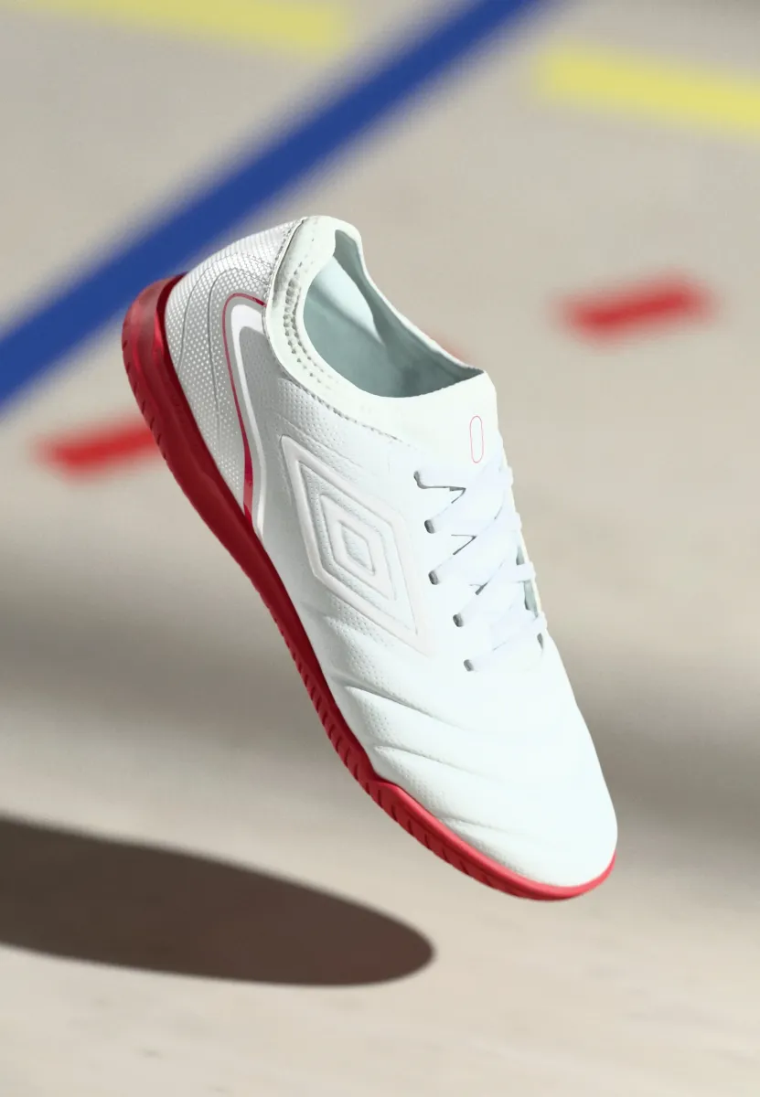 TOCCO V TEAM IC - Indoor-Fußballschuhe - white/silver-coloured/equestrian red