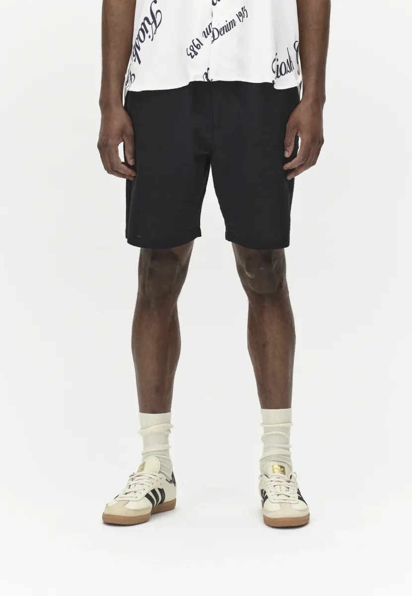TOMMI SEER - Shorts - black