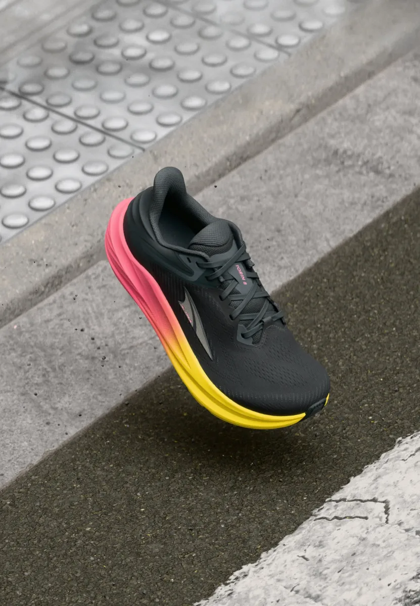 TORIN 8 - Laufschuh Straße - black/pink