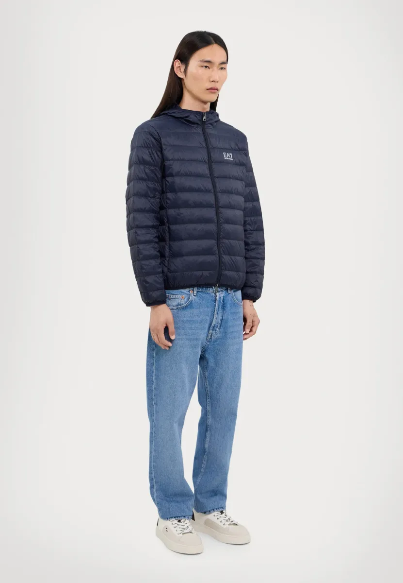 TRAIN CORE LIGHT JACKET - Daunenjacke - armani blue