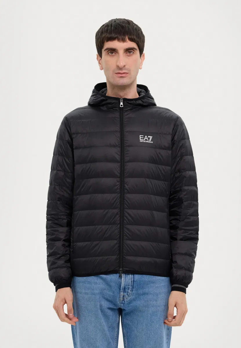 TRAIN CORE LIGHT JACKET - Daunenjacke - black