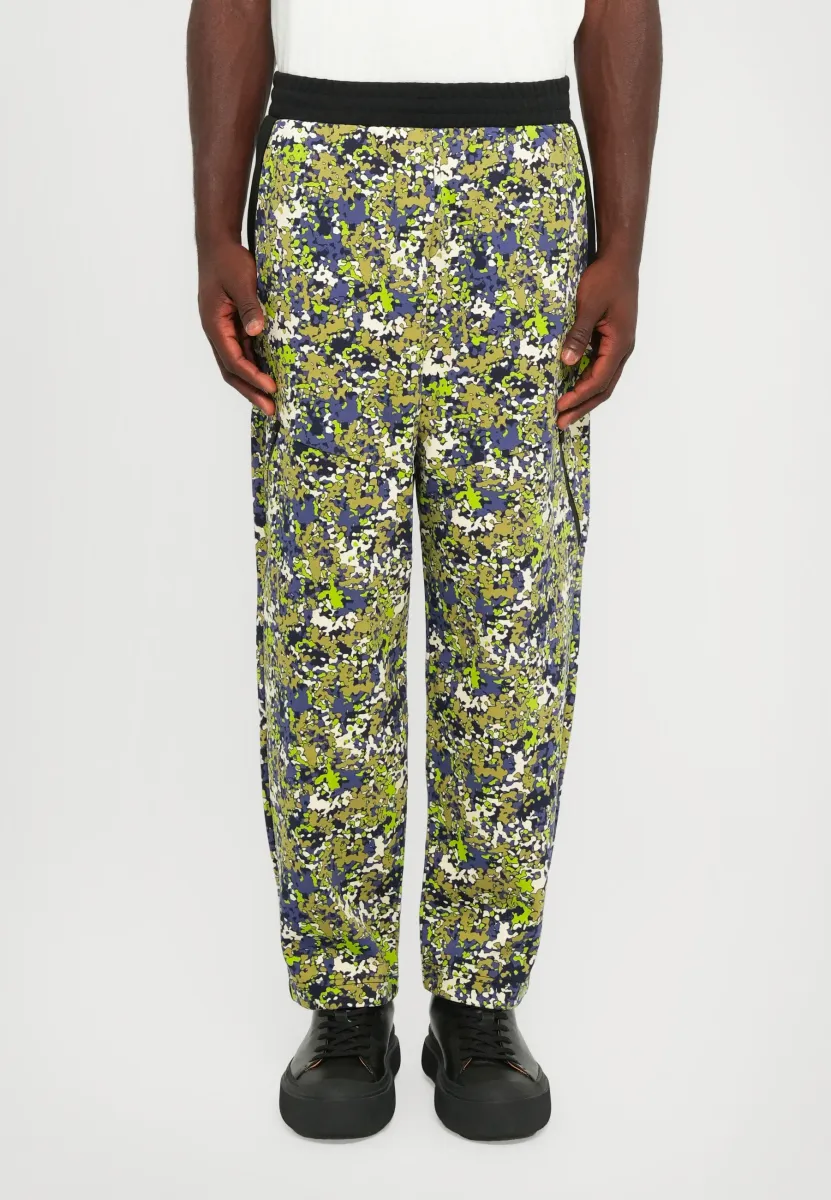 TRAIN VISIBILITY PANTS GRAPHIC - Jogginghose - fancy green new