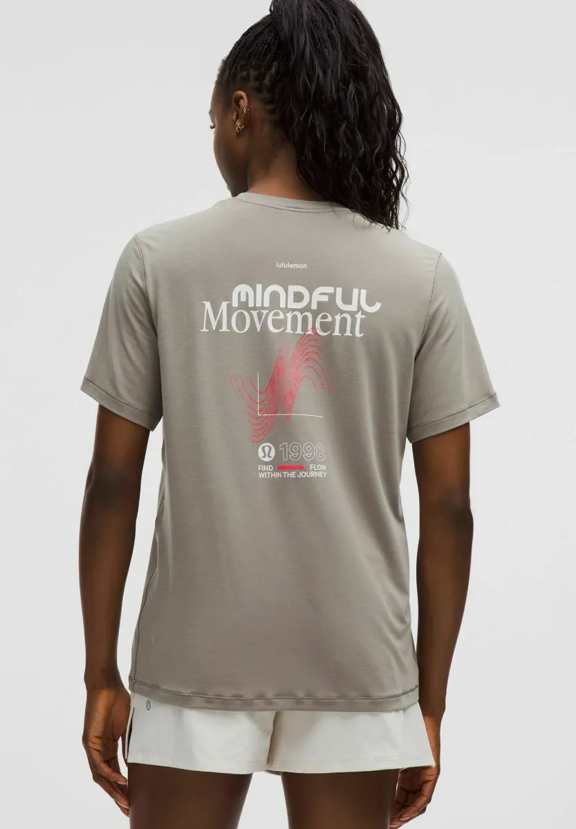 TRAINING SHORT SLEEVE GRAPHIC - T-Shirt print - warm ash grey