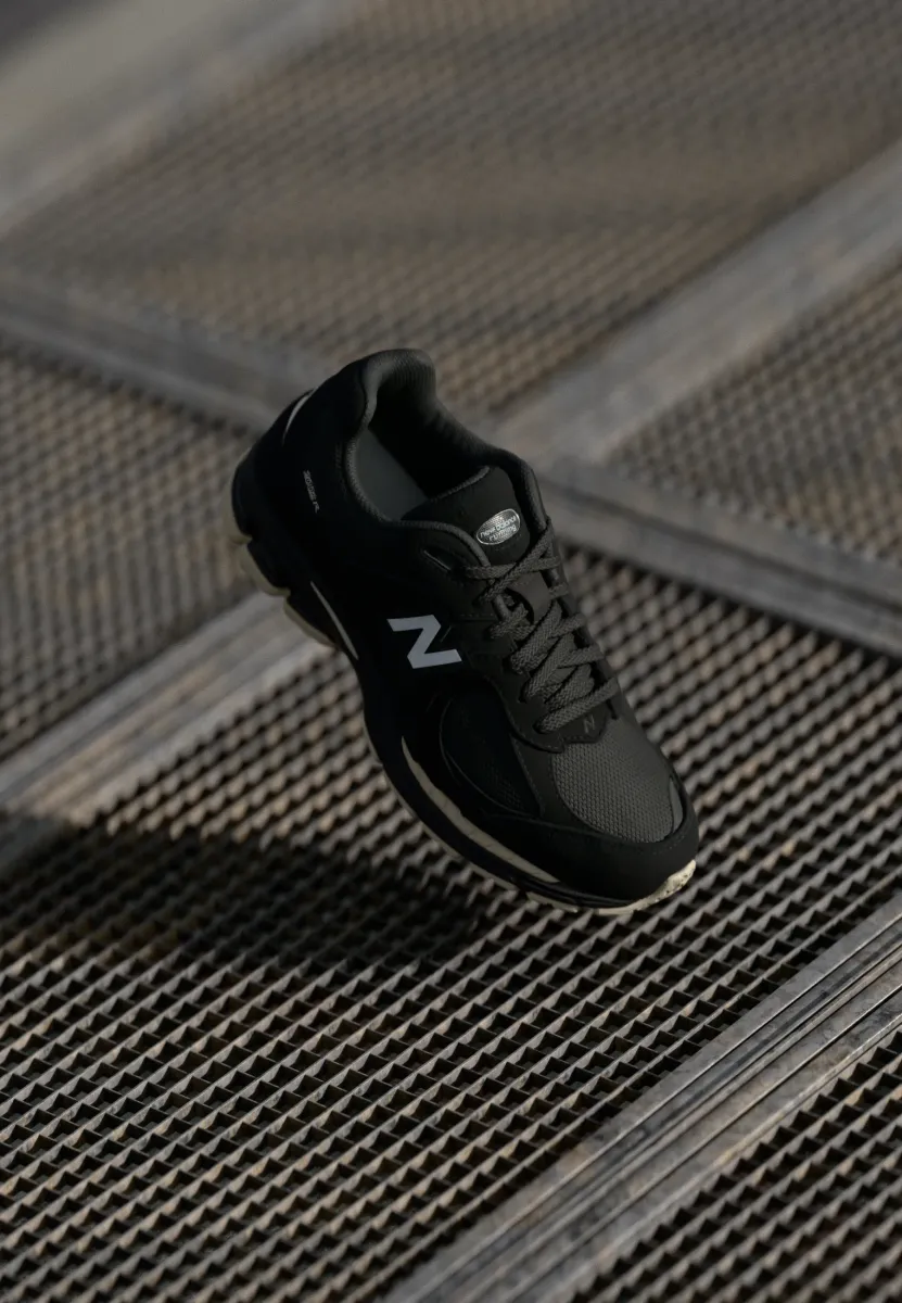 U2002 UNISEX - Sneaker low - black