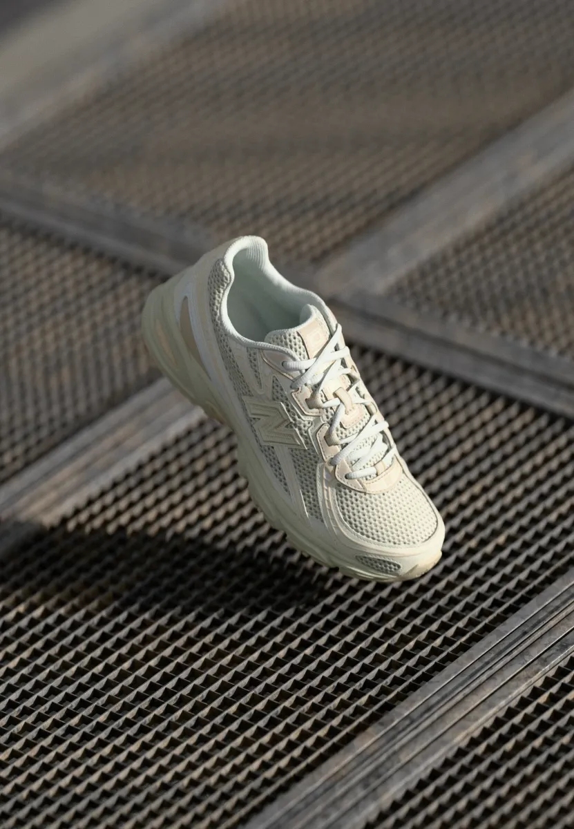 U740 - Sneaker low - bisque