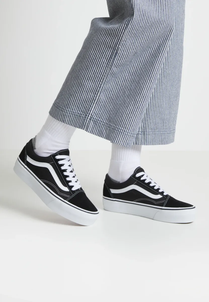 UA OLD SKOOL PLATFORM - Sneaker low - black/white