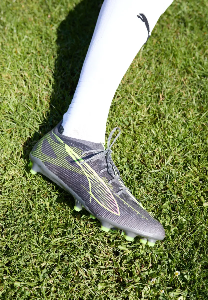 ULTRA 5 PRO - Fußballschuhe Kunstrasen - matte aged silver/yellow alert/sun struck
