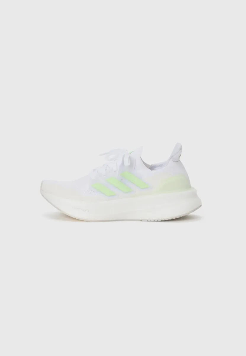 ULTRABOOST 5 - Laufschuh Straße - white/semi green spark/grey one