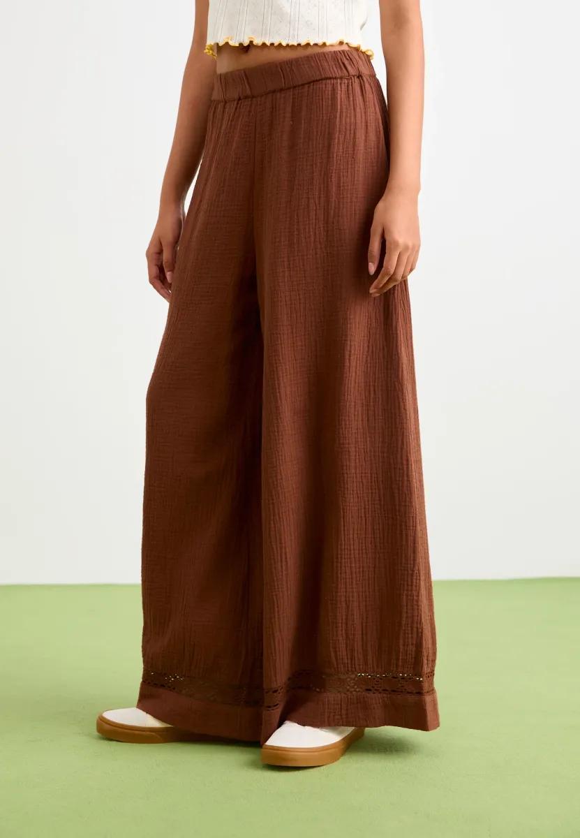 UNDER TROPIC - Stoffhose - fondue fudge