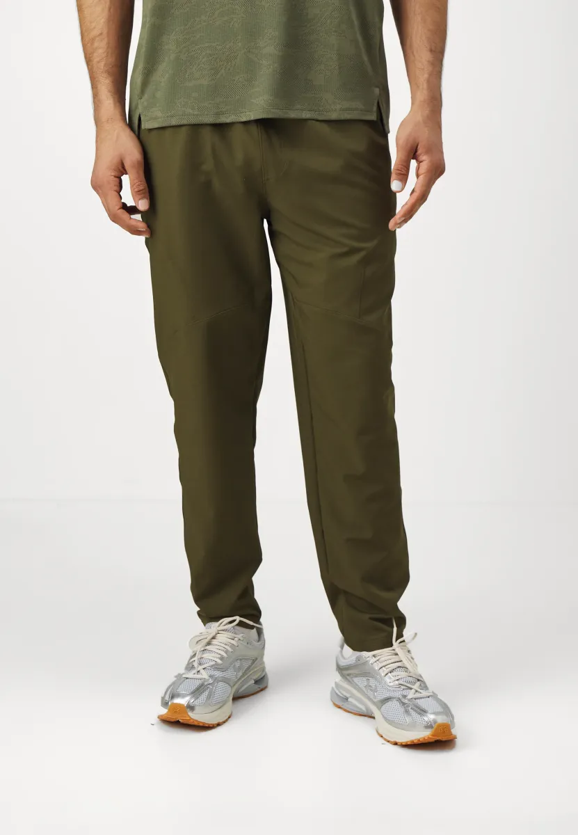 UNSTOPPABLE TAPERED PANTS - Jogginghose - expedition green/black