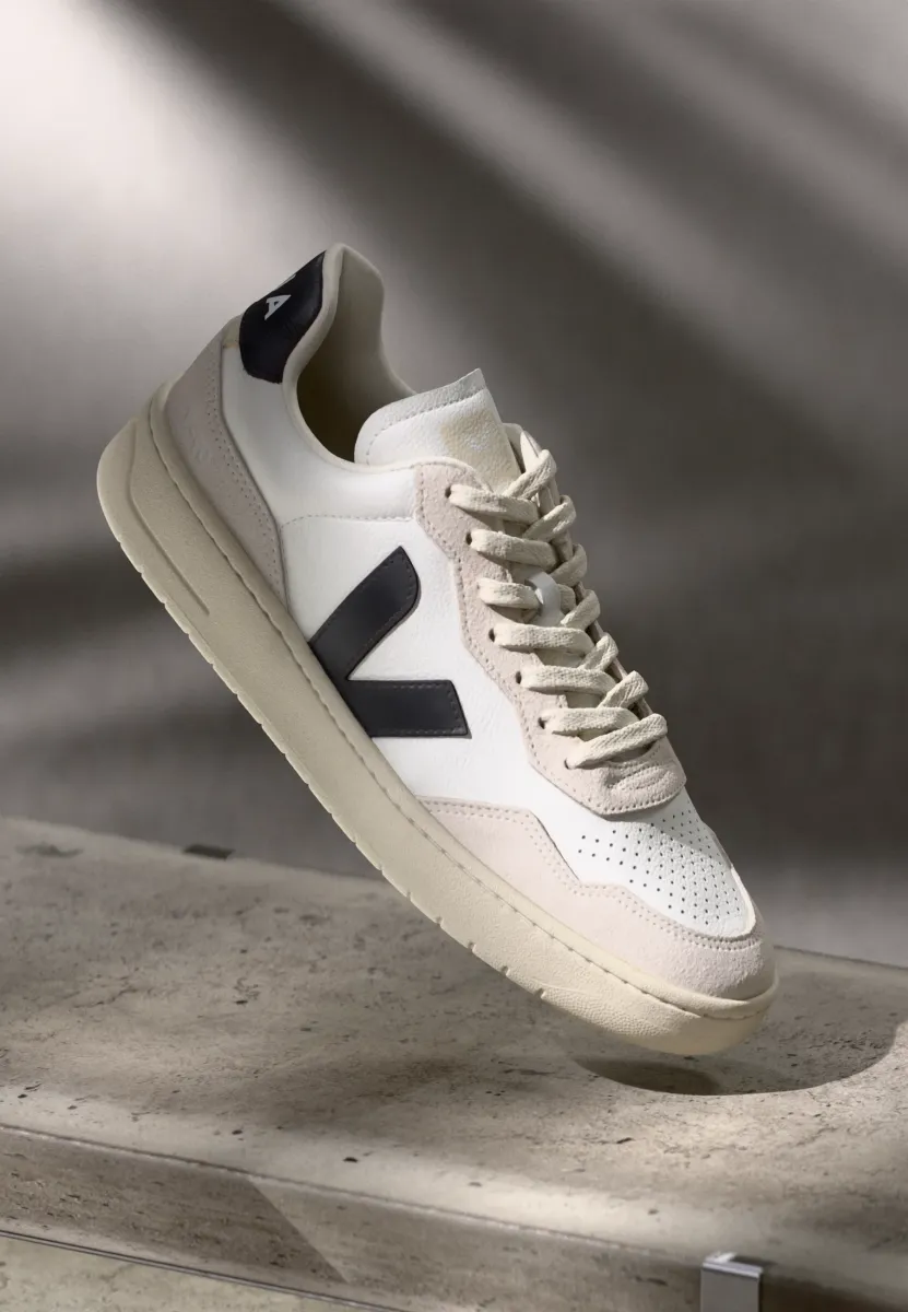 V 90 - Sneaker low - white/black