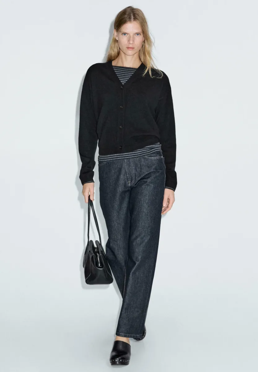 V-NECK BUTTONED KNIT - Strickjacke - black