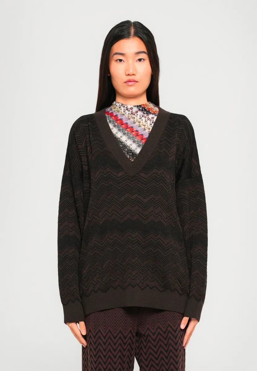 V NECK SWEATER - Strickpullover - solid color brown