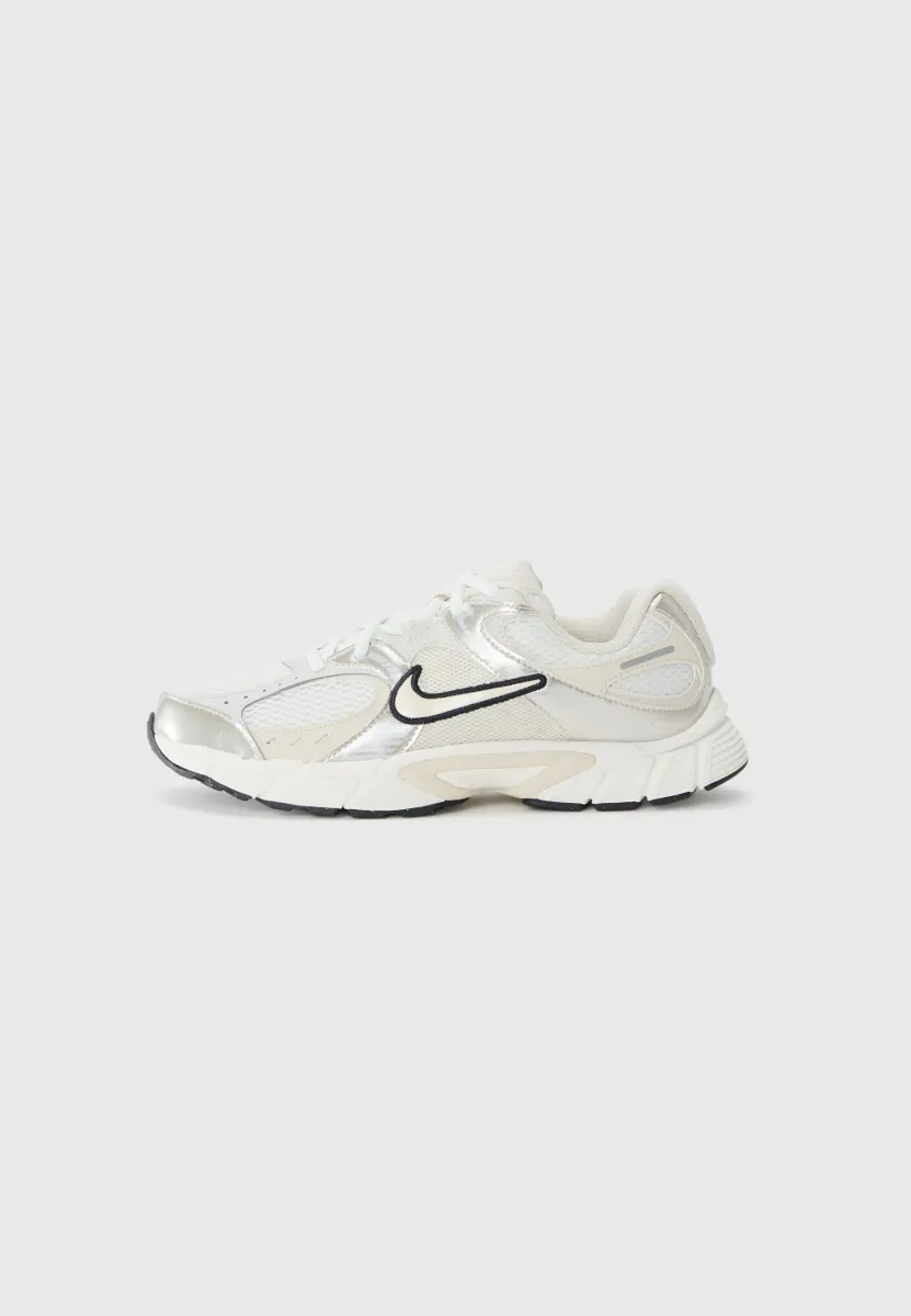 V5 UNISEX - Sneaker low - summit white/light orewood brown/sail/black
