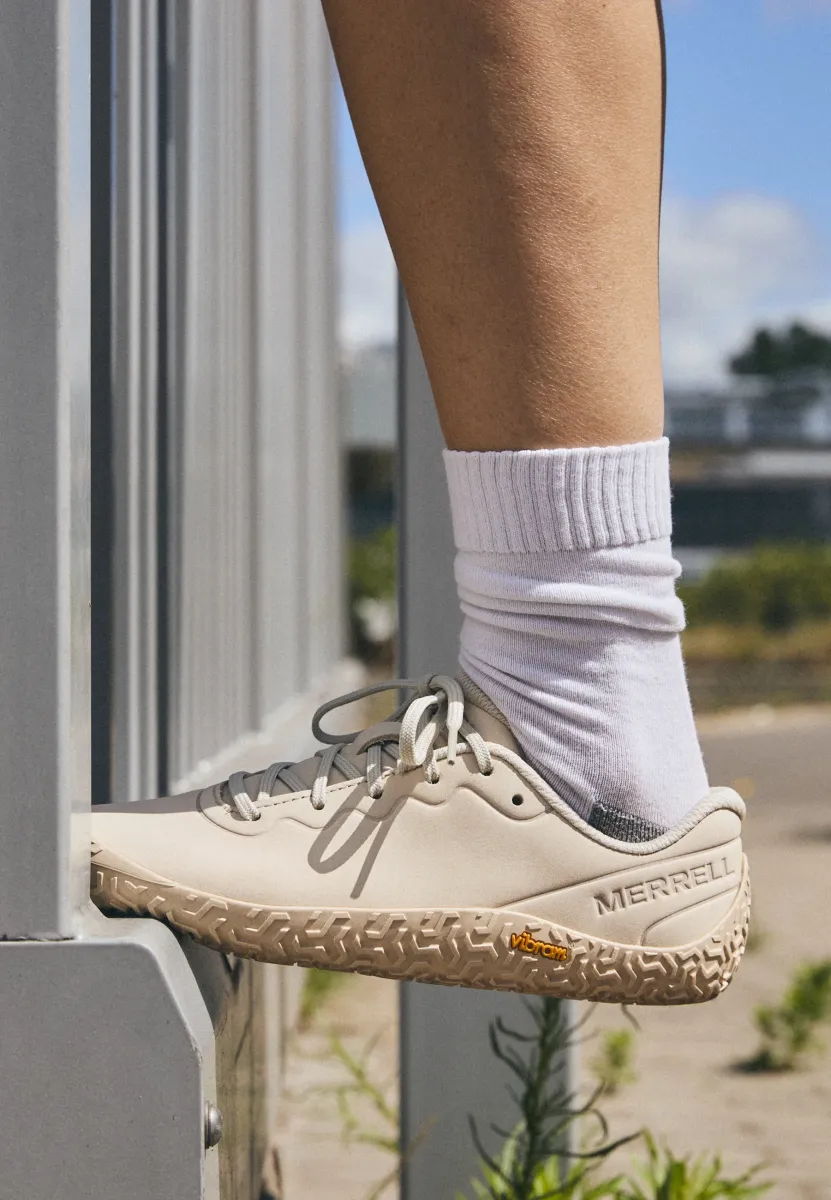 VAPOR GLOVE 6 - Laufschuh Straße - eggshell