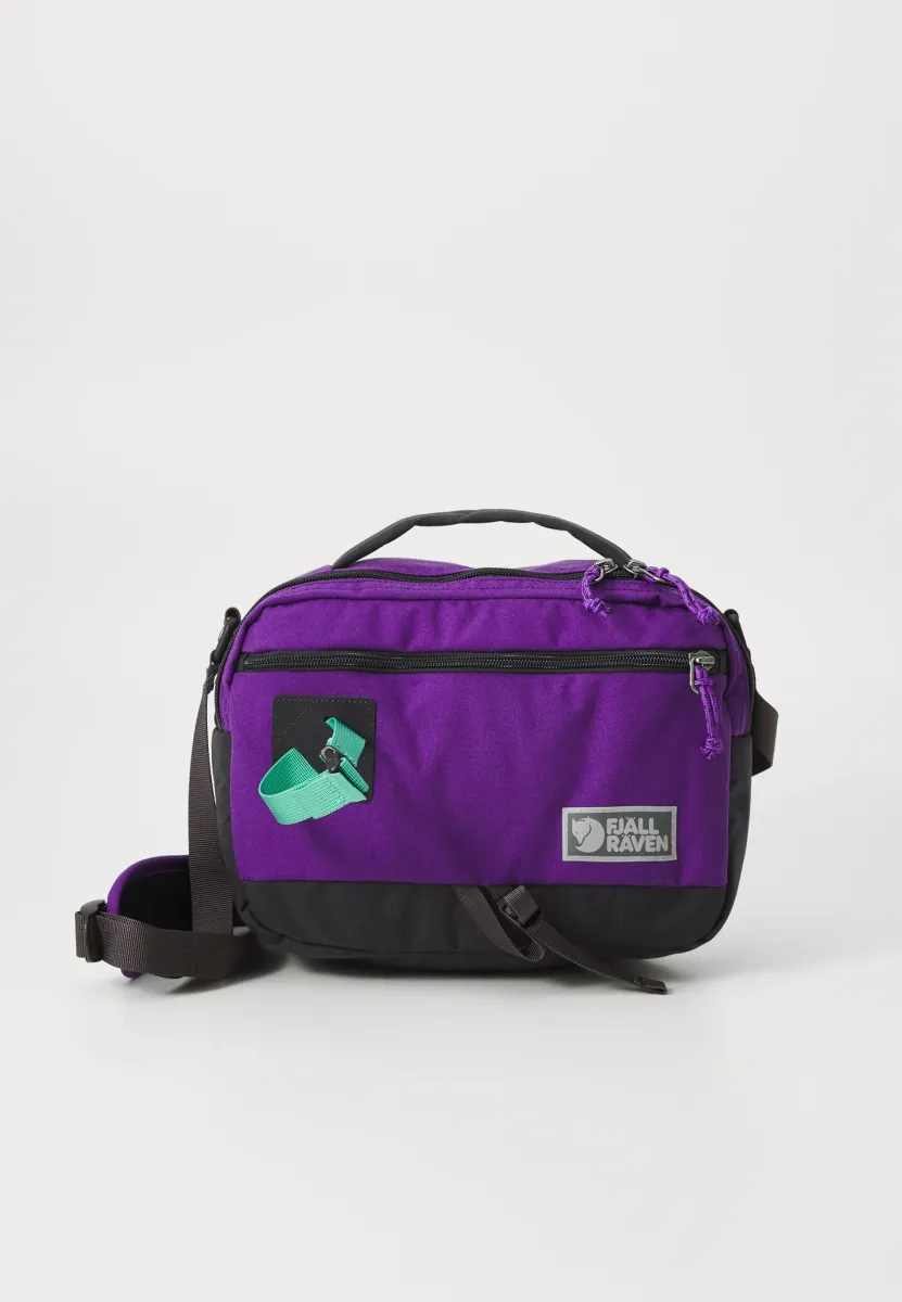 VARDAG SHOULDER BAG 6 UNISEX - Umhängetasche - violette-coal black