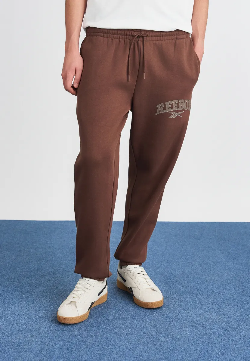 VARSITY ARCH PANTS - Jogginghose - campus brown