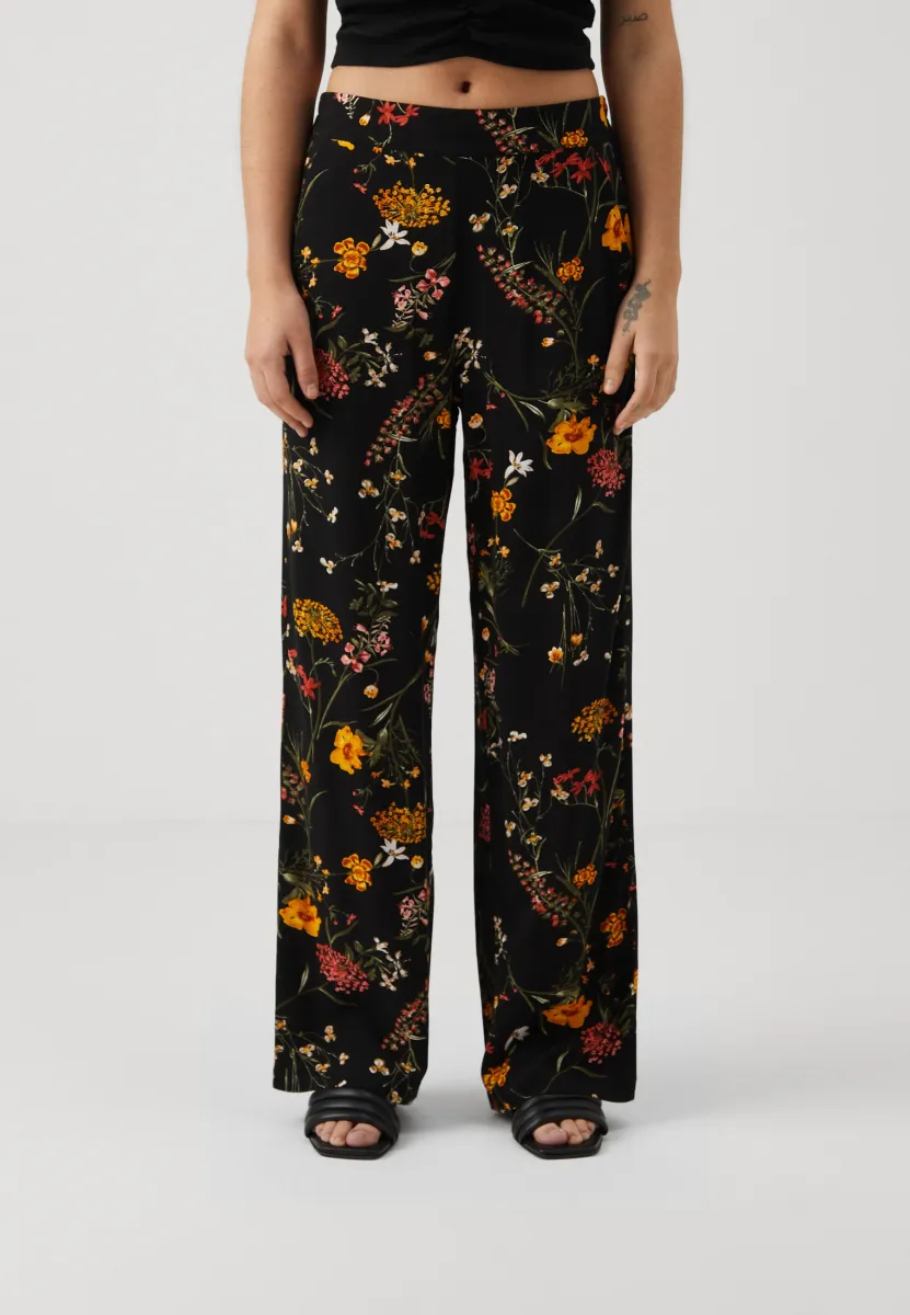 VMEASY WIDE PANTS LEO PRINT - Stoffhose - black