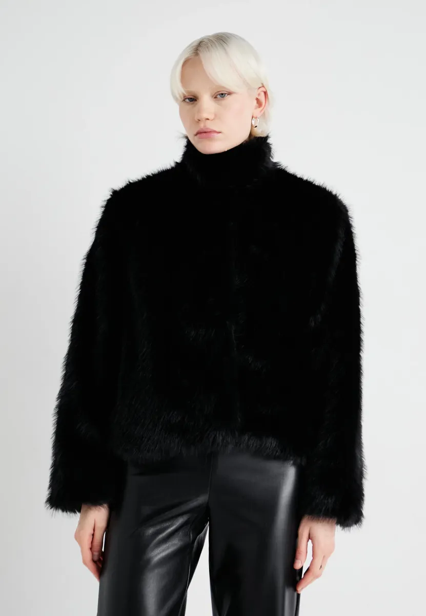 VMMONROE SHORT JACKET - Winterjacke - black
