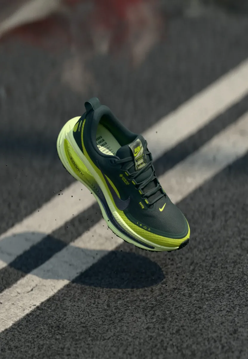 VOMERO 18 GTX - Laufschuh Straße - seaweed/seaweed/light liquid lime/cyber