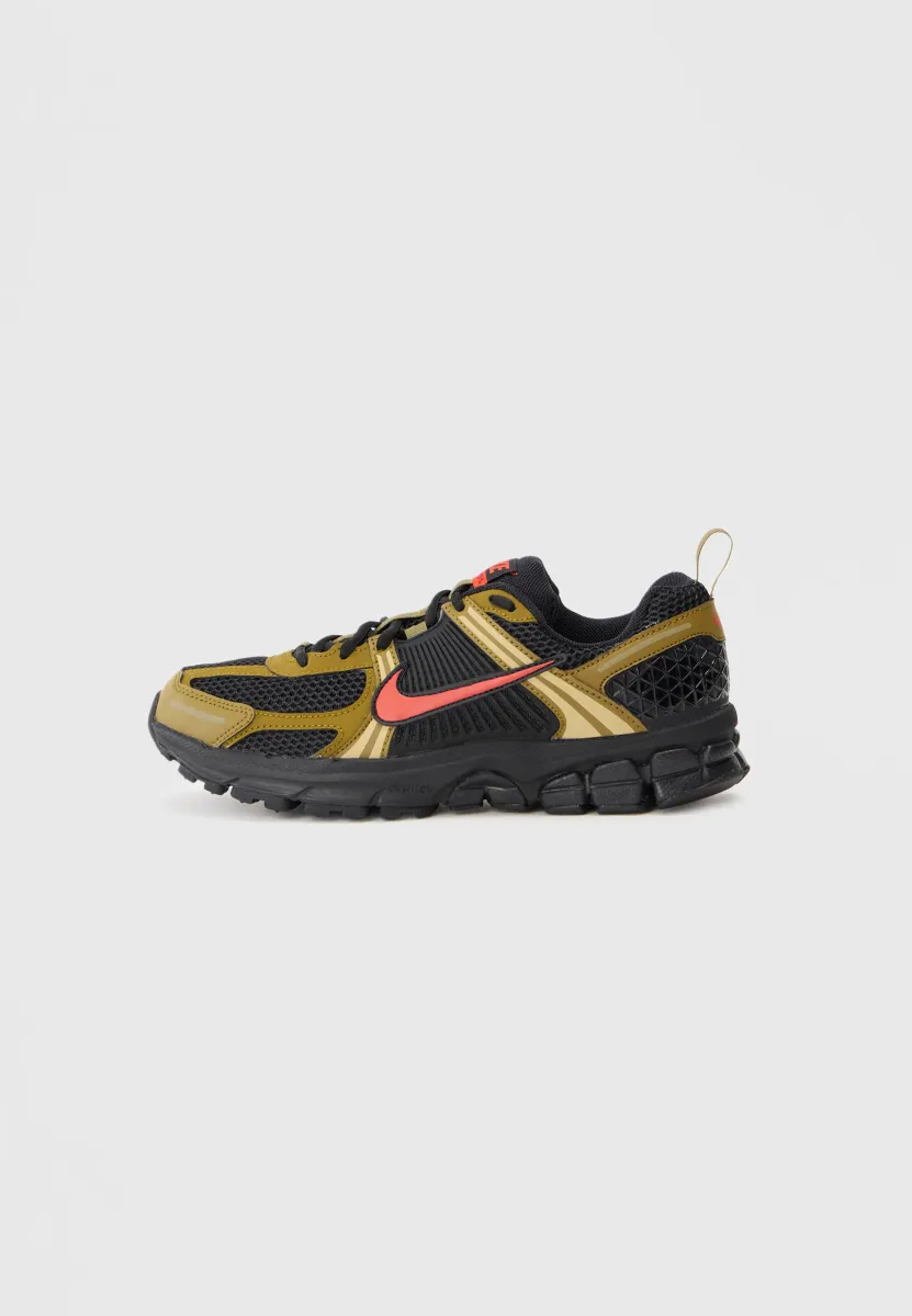 VOMERO 5 UNISEX - Sneaker low - black/picante red/olive flak/quantum moss