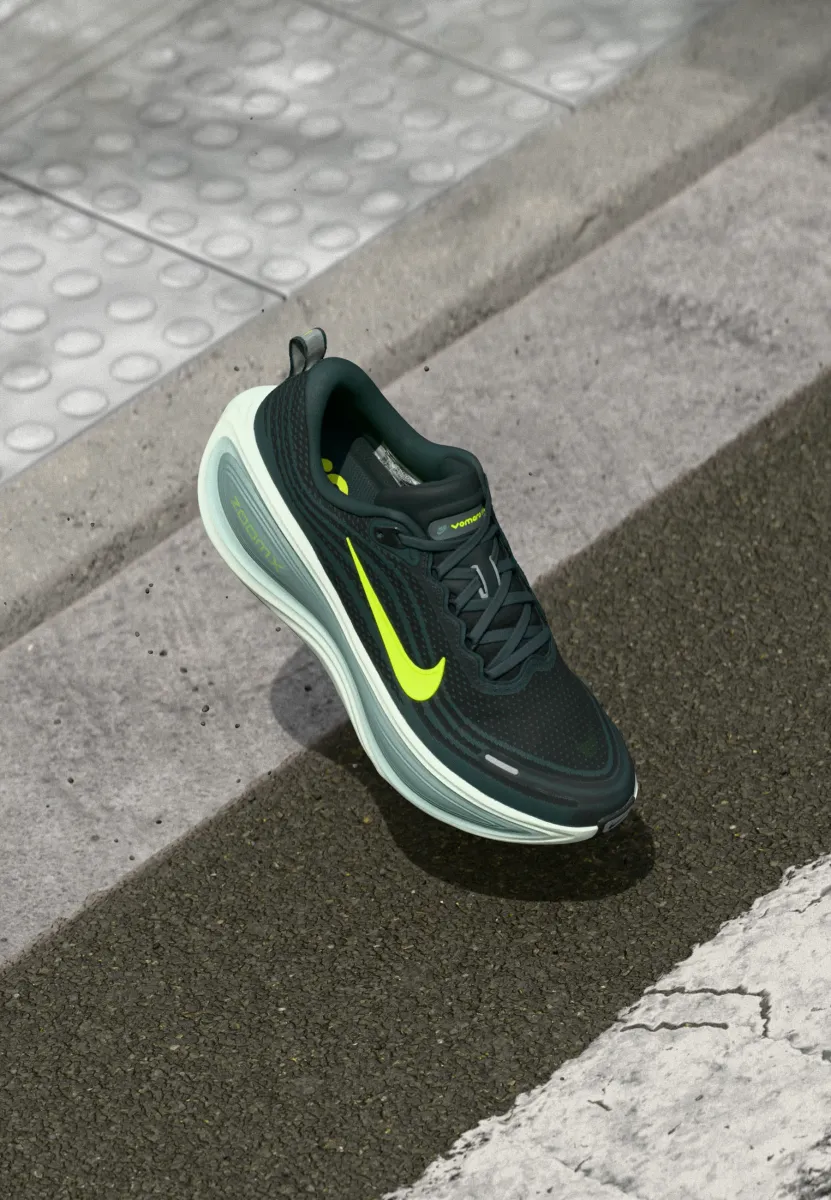 VOMERO PLUS - Laufschuh Straße - seaweed/volt/barely volt/barely green/black