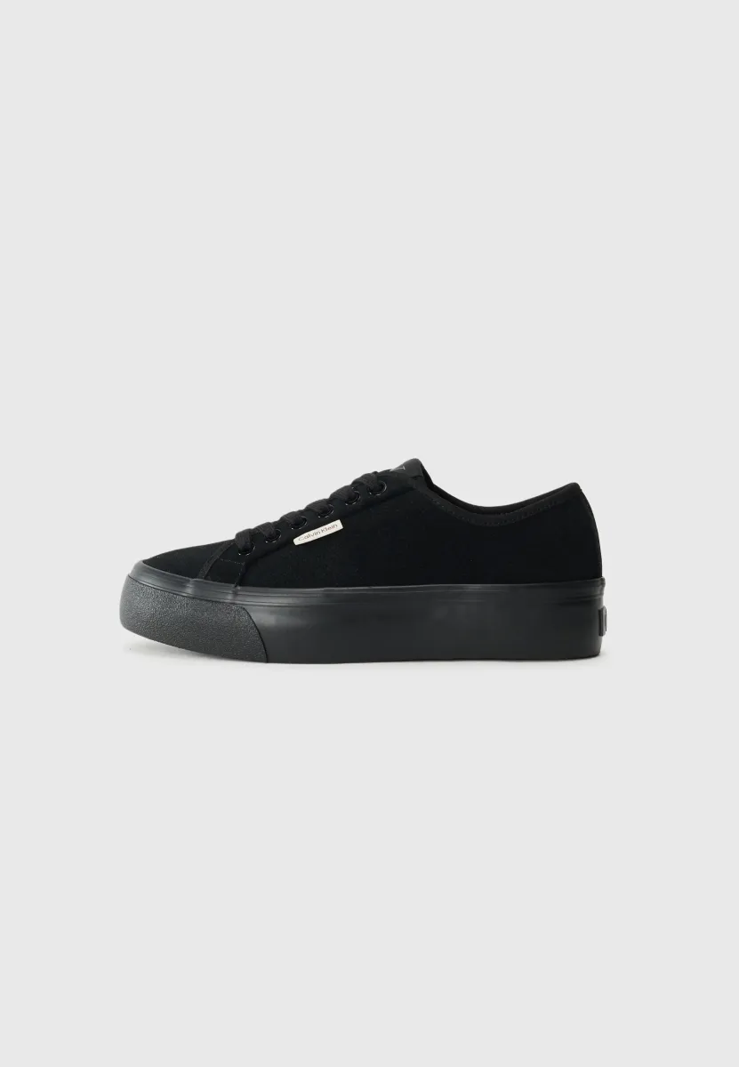 VULC - Sneaker low - triple black