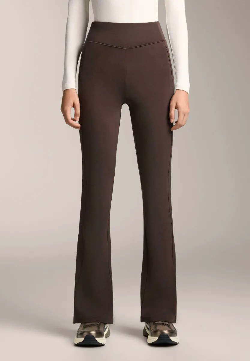 WARM HIGH RISE FLARE WITH POCKETS - Stoffhose - brown