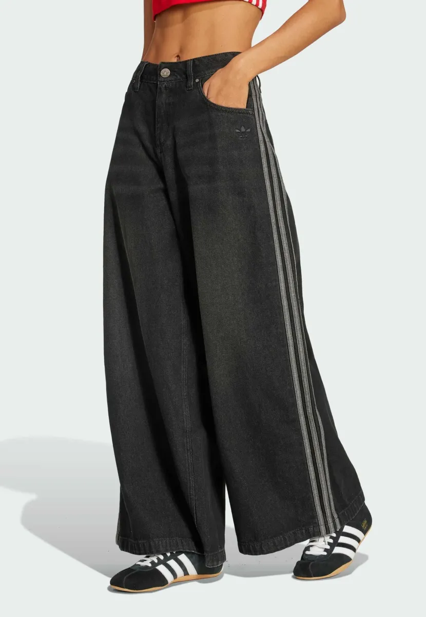 WIDE  - Flared Jeans - black