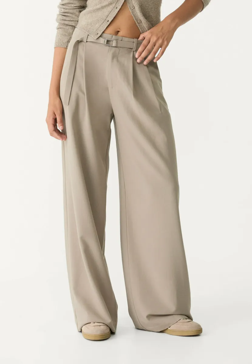 WIDE-LEG WITH BUCKLE DETAIL  - Stoffhose - mottled light brown