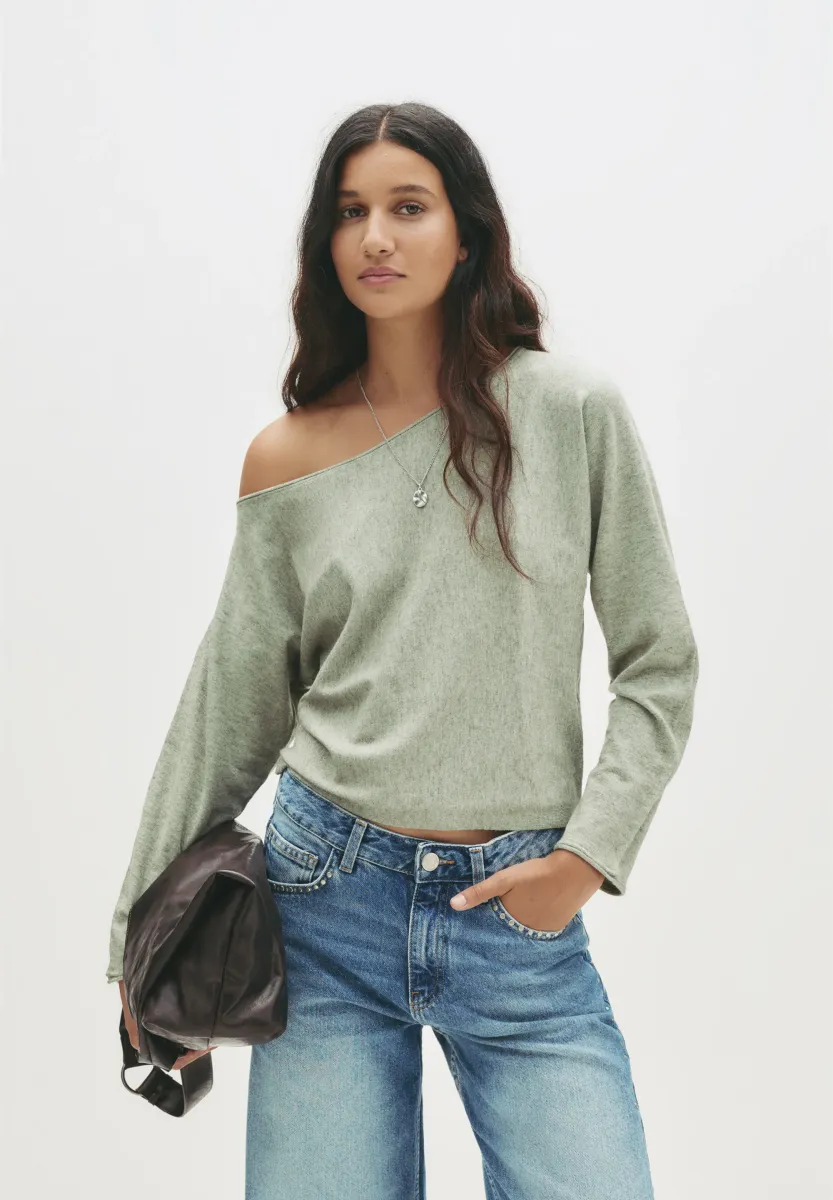 WITH AN ASYMMETRIC NECKLINE - Strickpullover - khaki