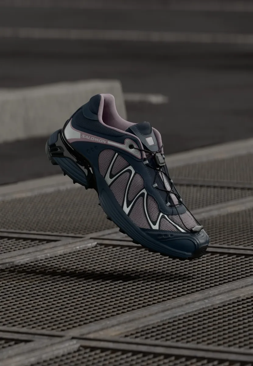 XT WHISPER UNISEX - Sneaker low - nirvana/blue nights/footwear silver-coloured