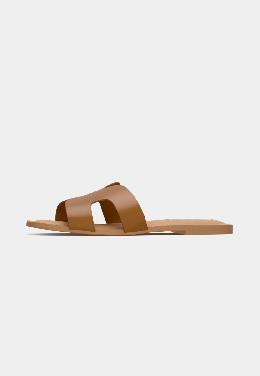 ZARNIA - Pantolette flach - cognac