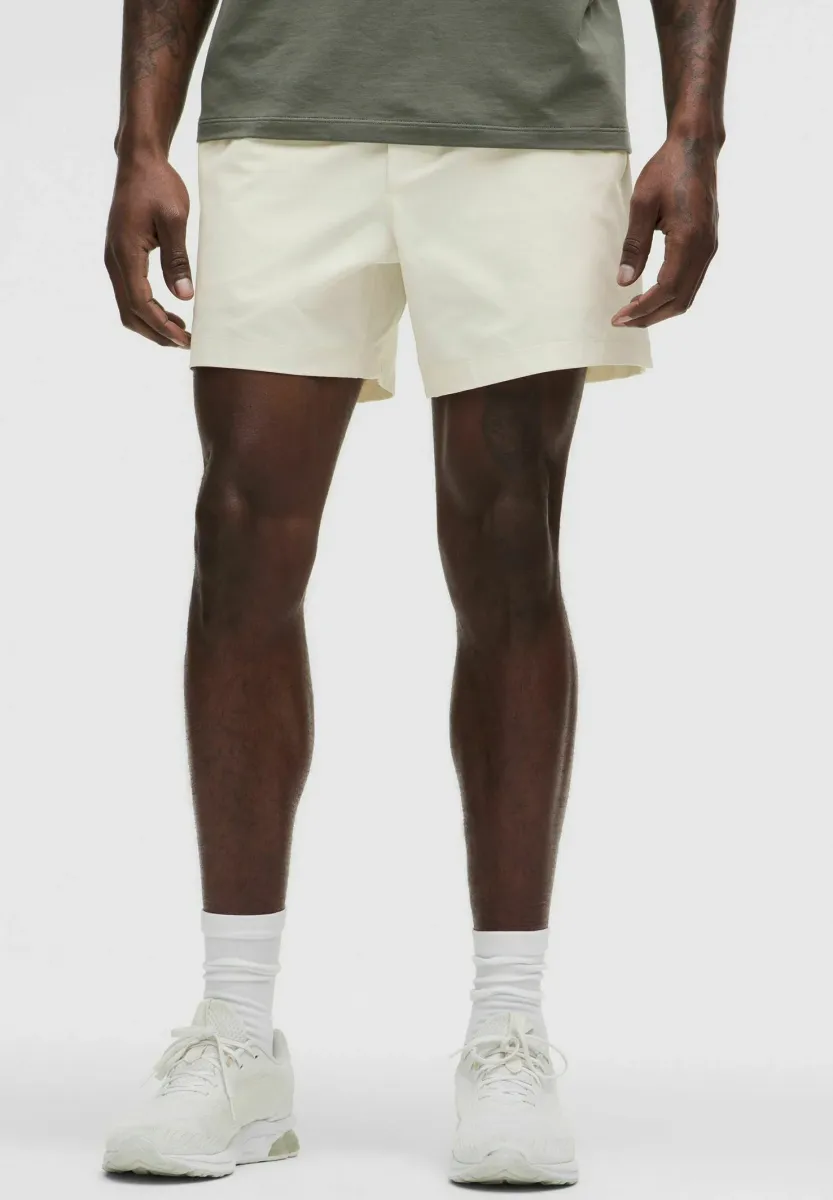 ZEROED IN LINERLESS 13CM - Kurze Sporthose - light ivory