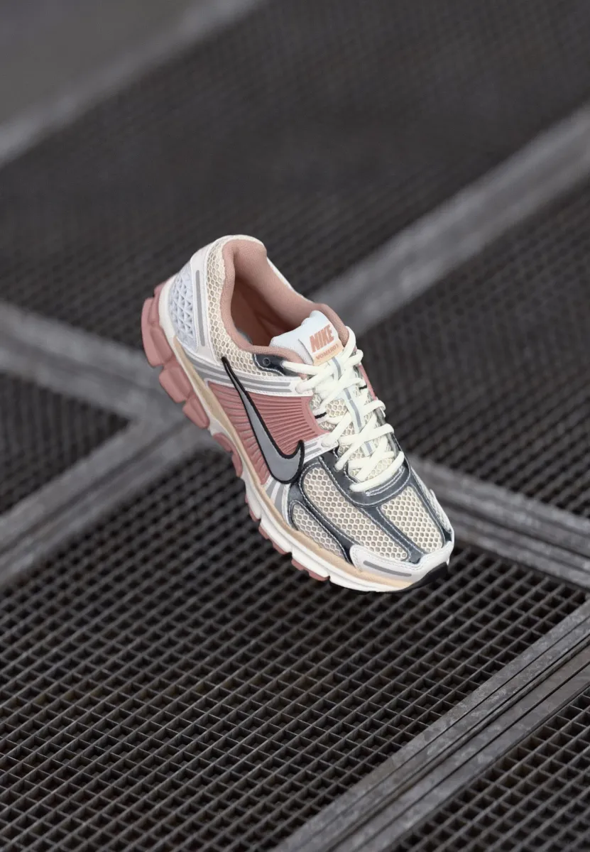 ZOOM VOMERO 5 NEWS - Sneaker low - sail/pearl white/particle pink/black-white