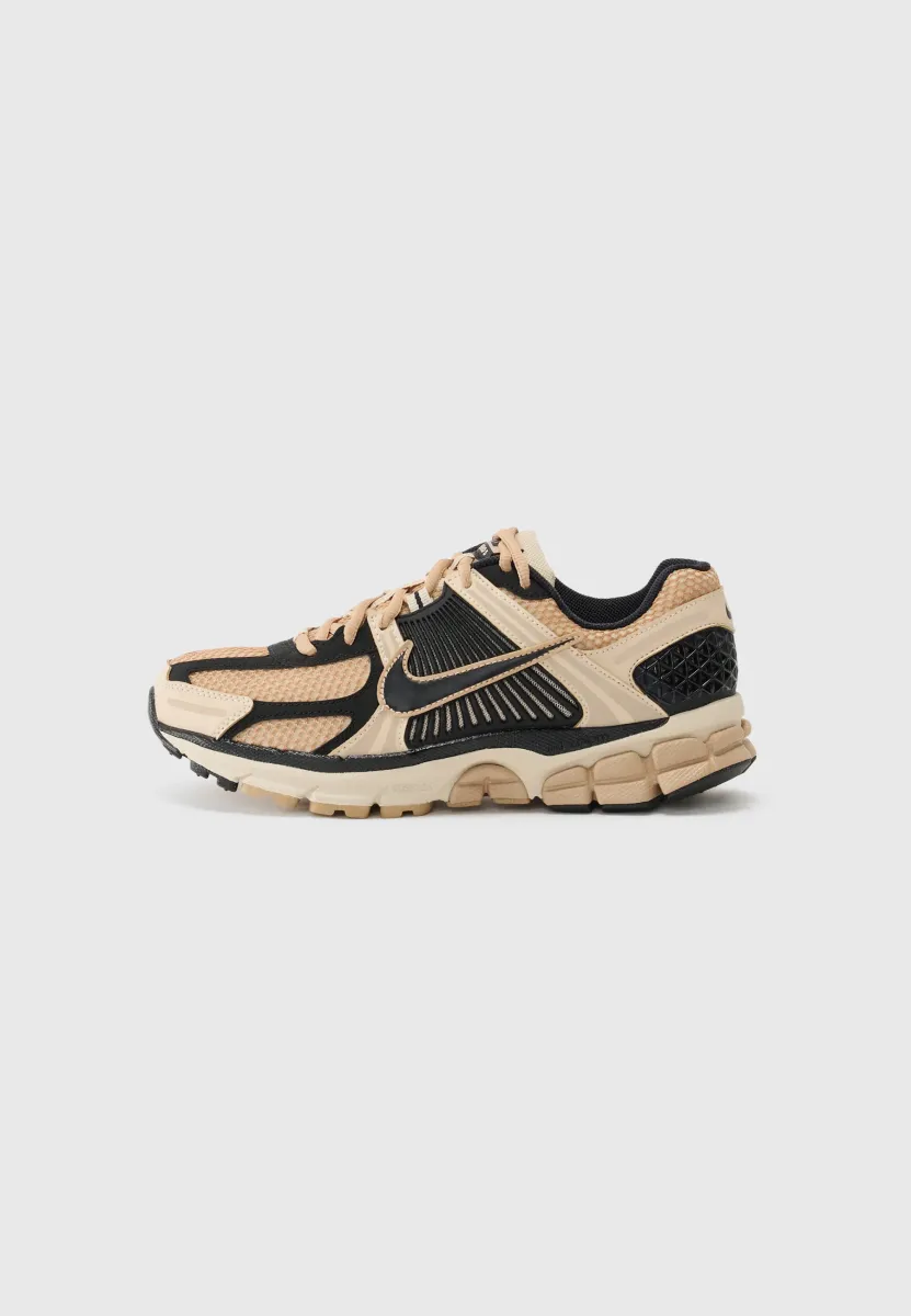 ZOOM VOMERO 5 - Sneaker low - sanddrift/black/hemp/white