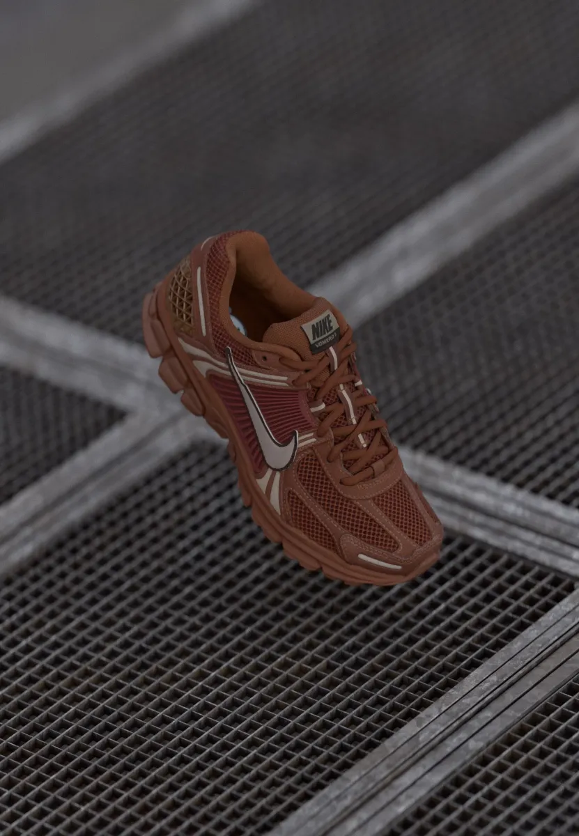 ZOOM VOMERO 5 - Sneaker low - fauna brown/brown