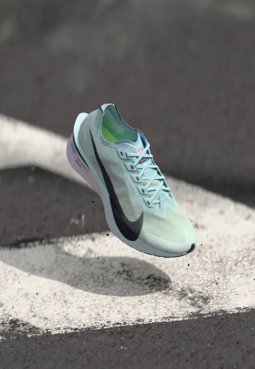 ZOOMX VAPORFLY NEXT% 4 - Laufschuh Straße - glacier blue/gridiron/blue tint/amethyst tint/barely volt/hot lava